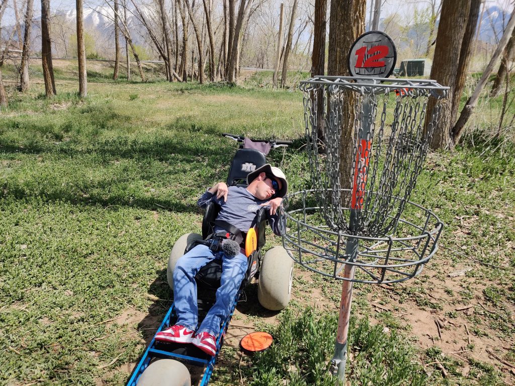 Extreme Motus all-terrain wheelchair playing disk golf.